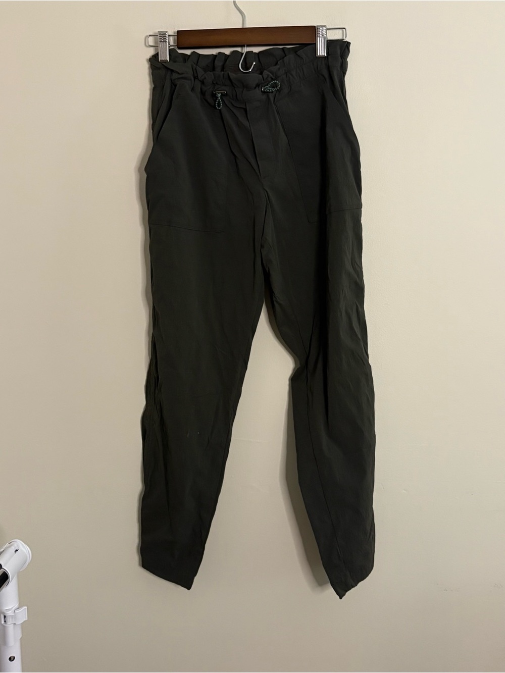 Athleta Size 8 Women’s Grey Hiking Pants 25” X 27” Activewear Travel Walking